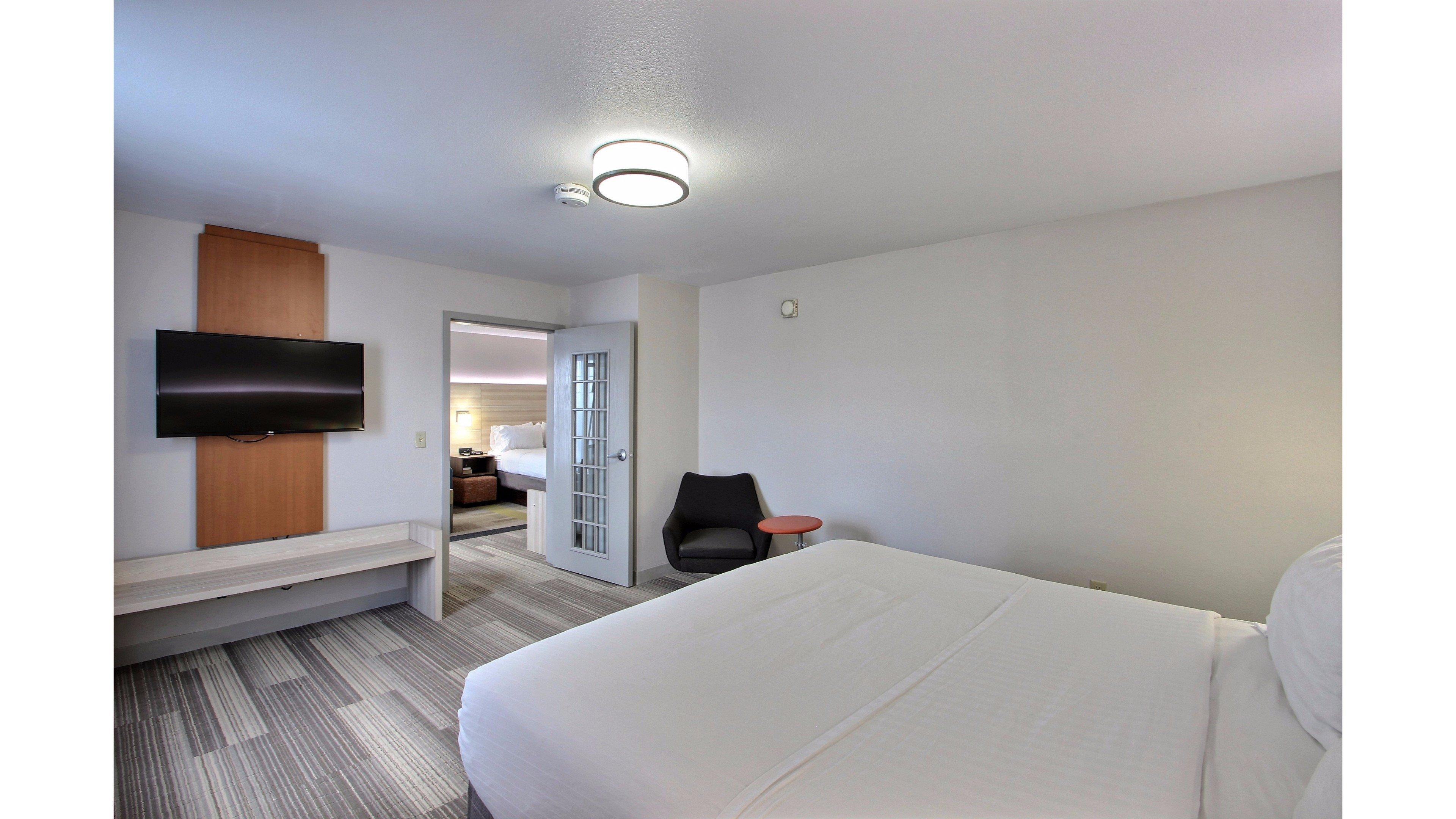 Holiday Inn Express Hotel & Suites Milwaukee Airport By Ihg Exterior foto