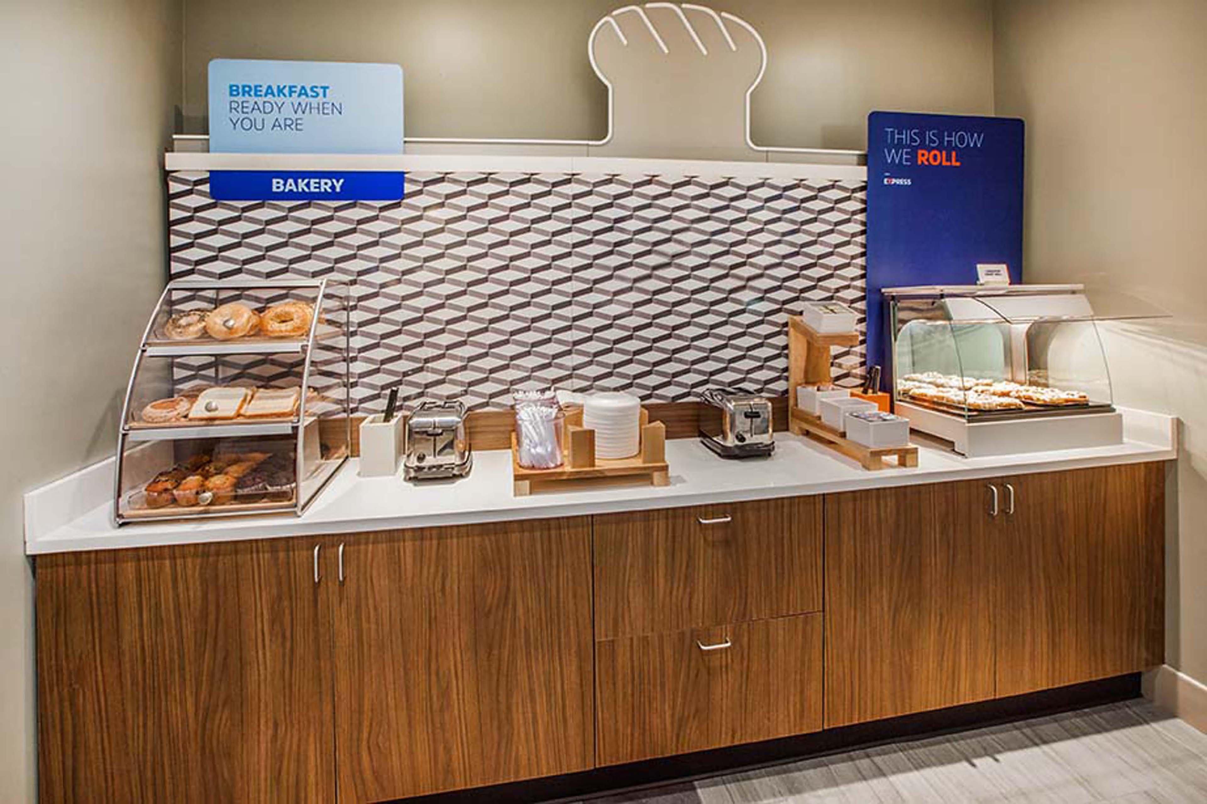 Holiday Inn Express Hotel & Suites Milwaukee Airport By Ihg Exterior foto