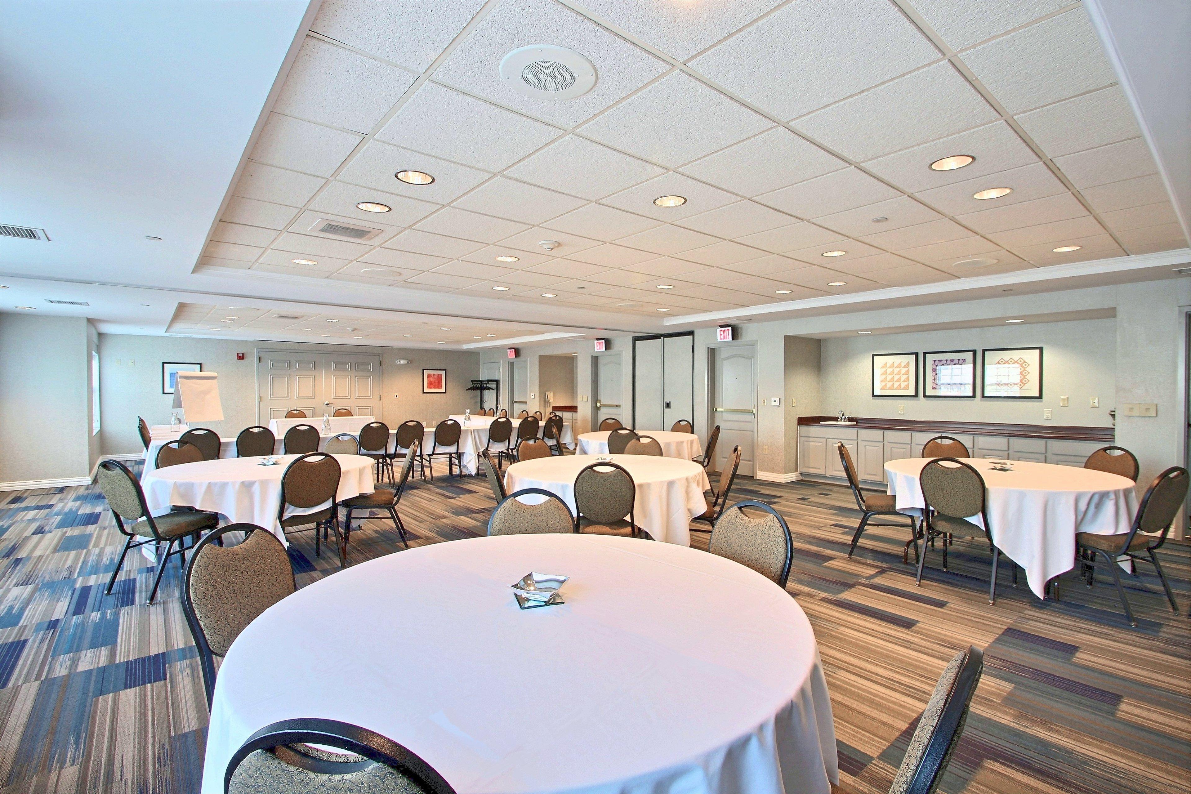 Holiday Inn Express Hotel & Suites Milwaukee Airport By Ihg Exterior foto