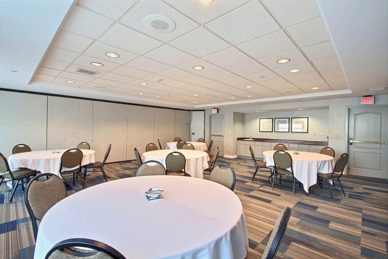 Holiday Inn Express Hotel & Suites Milwaukee Airport By Ihg Exterior foto
